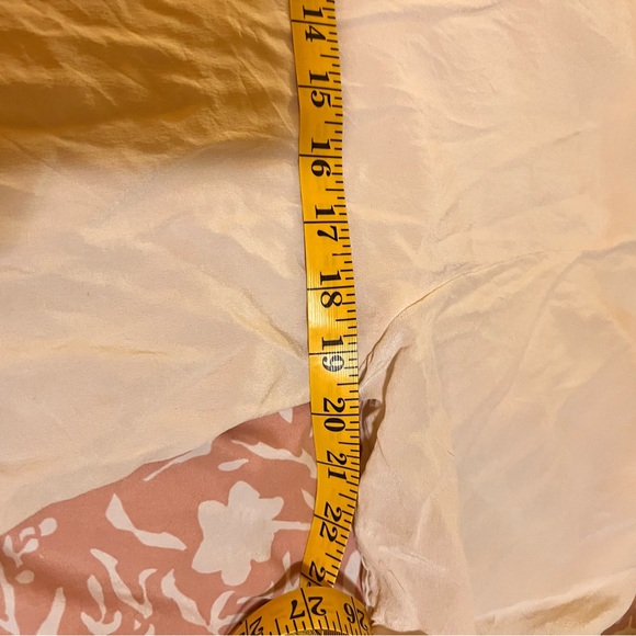 Levi's Women’s Cream Button-down shirt. Made & Crafted Shirt - Picture 4 of 10